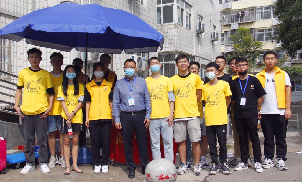 孙董事长与志愿者